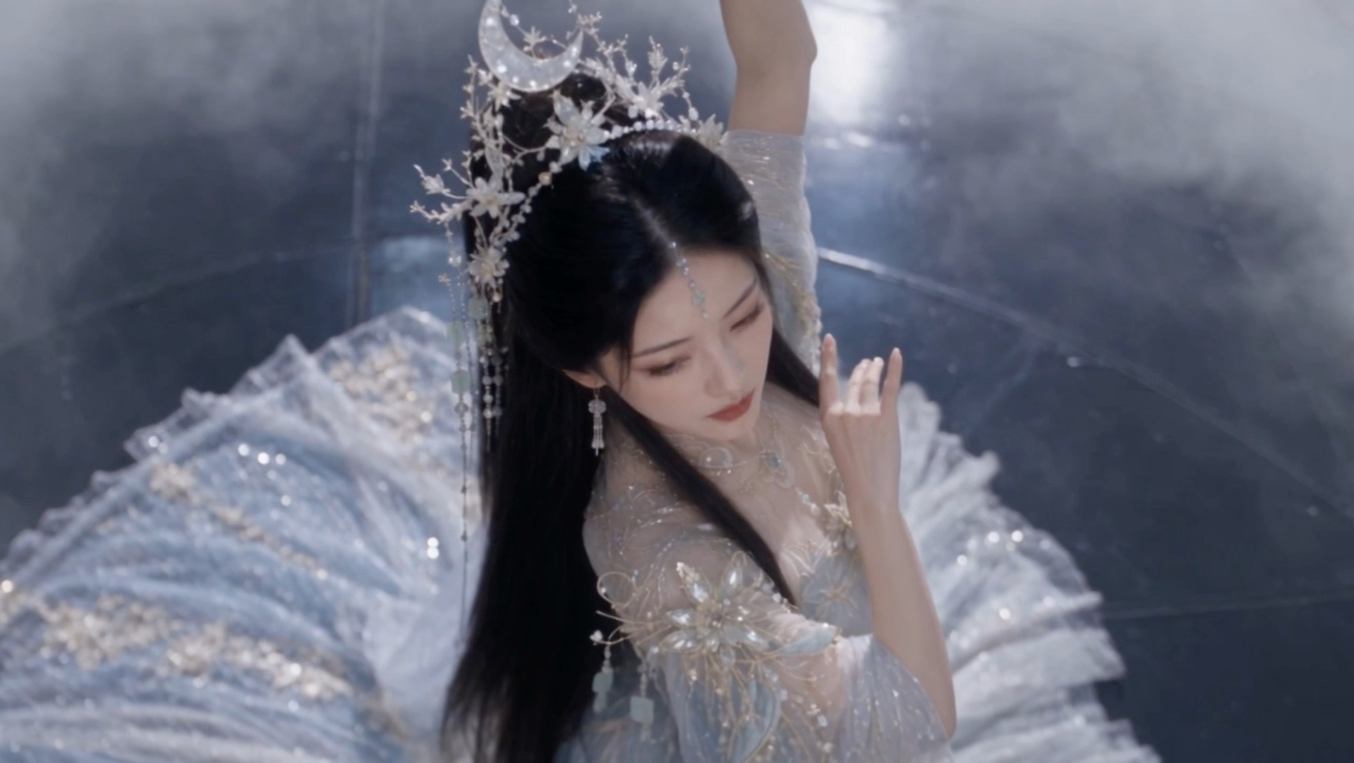 AI音乐卷王又来了 嫦娥倾情演绎《左手指月》
